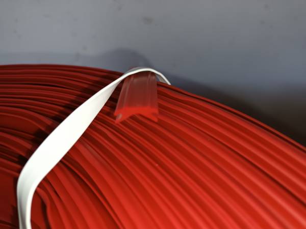 Leistenfüller rot